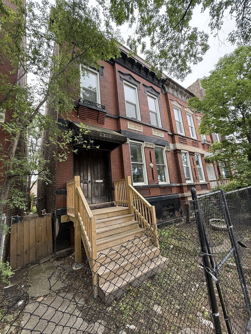 2333 W Warren Boulevard