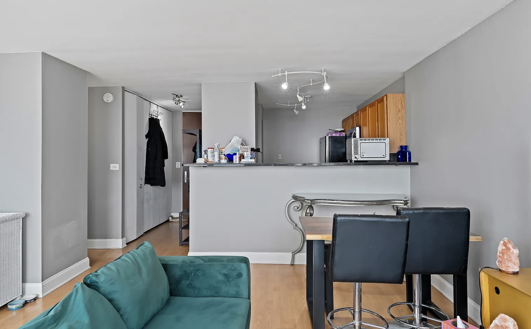 655 W Irving Park Road 5305