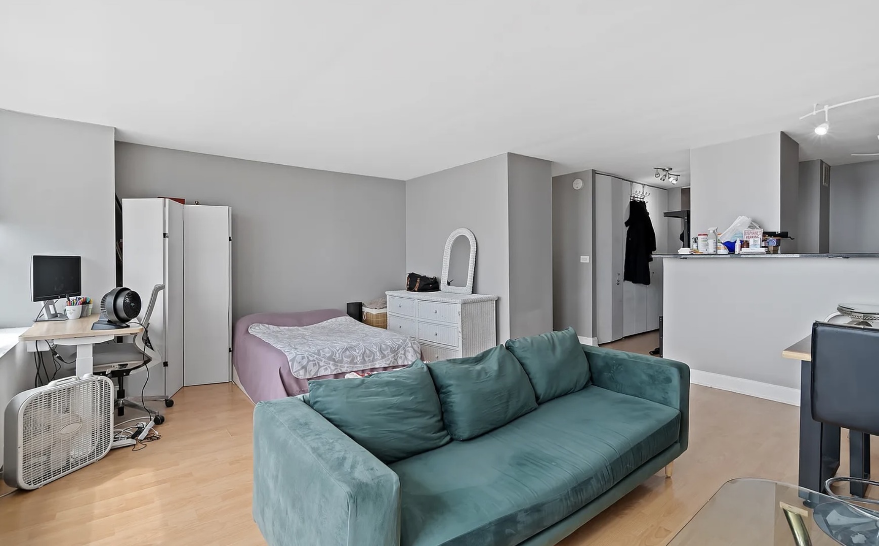 655 W Irving Park Road 5305