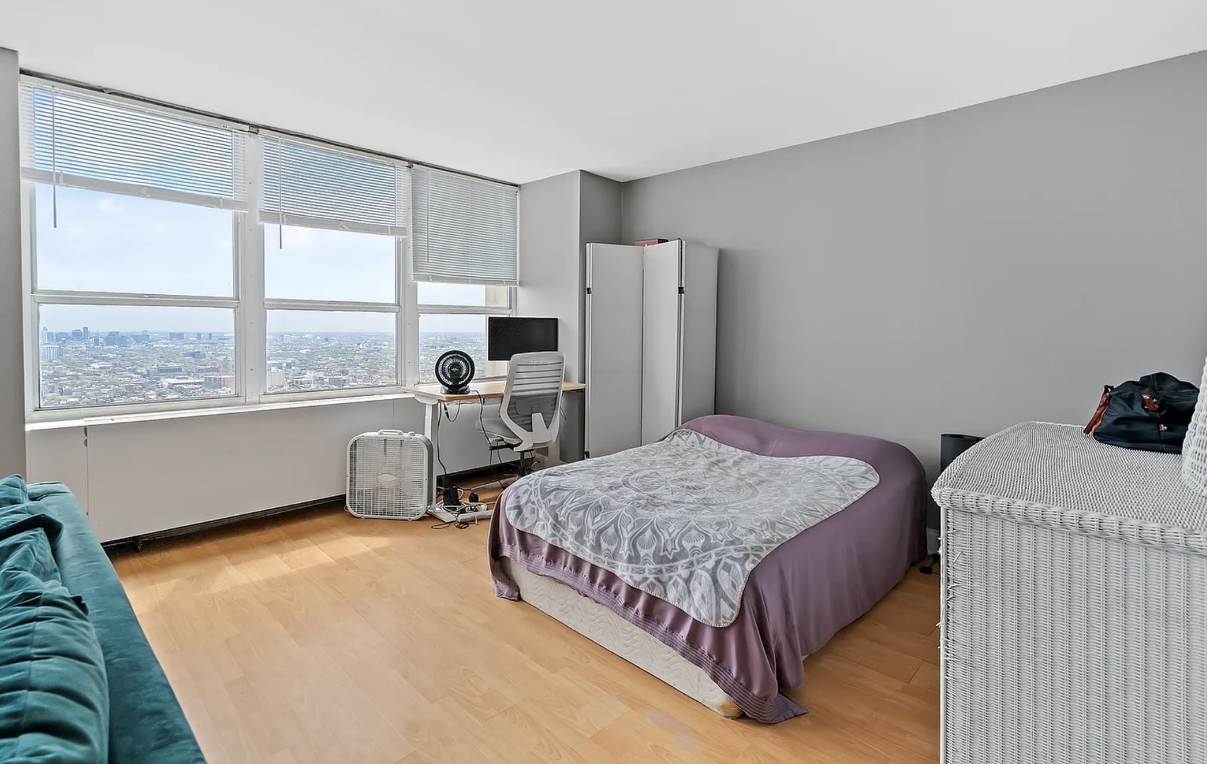 655 W Irving Park Road 5305