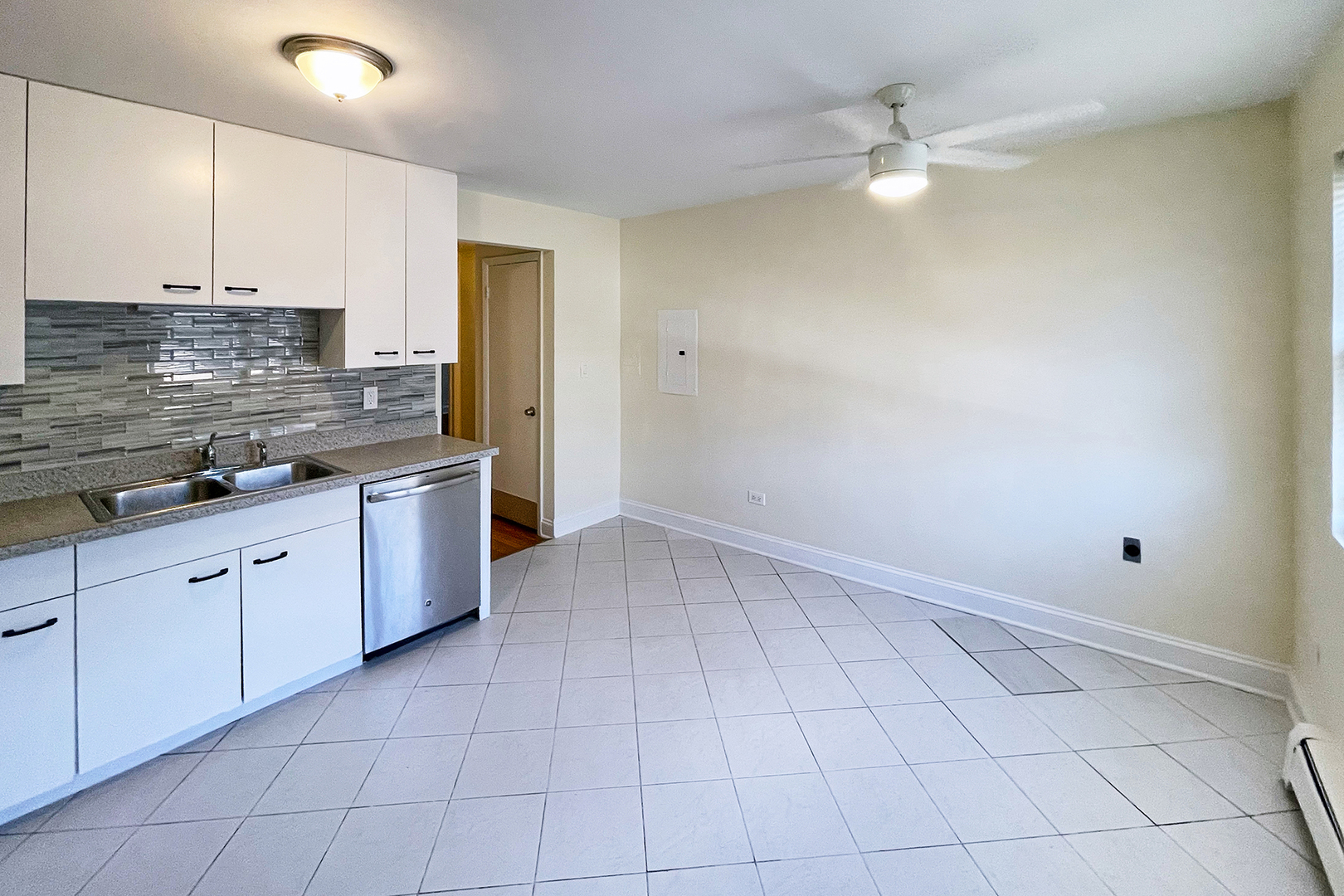 1714 W Touhy Avenue C2W