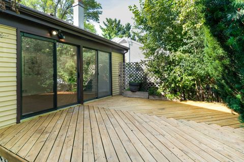 Tiny photo for 887 Saybrook Lane, Buffalo Grove, IL 60089 (MLS # 12490114)