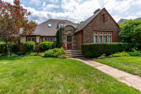 Photo of 2625 Scott Street, Davenport, IA 52803 (MLS # 12712787)