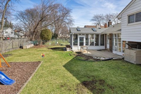 Tiny photo for 1606 W Concord Drive, Arlington Heights, IL 60004 (MLS # 12598270)