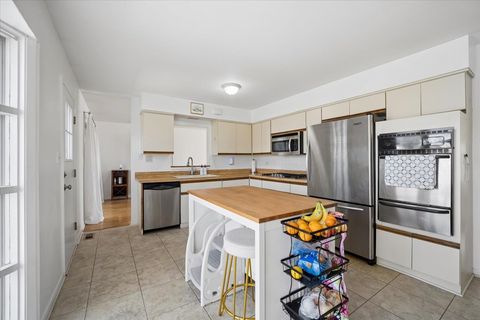 Tiny photo for 1606 W Concord Drive, Arlington Heights, IL 60004 (MLS # 12598270)