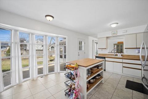 Tiny photo for 1606 W Concord Drive, Arlington Heights, IL 60004 (MLS # 12598270)