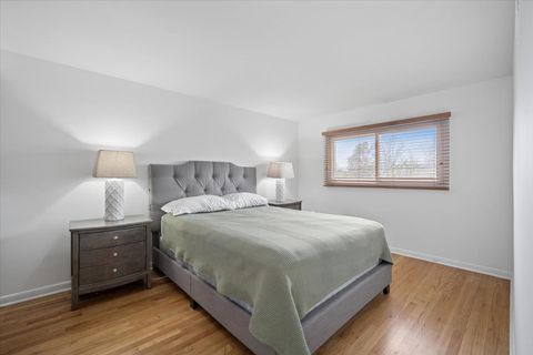 Tiny photo for 1606 W Concord Drive, Arlington Heights, IL 60004 (MLS # 12598270)