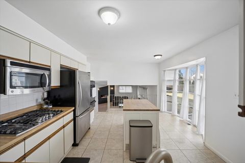 Tiny photo for 1606 W Concord Drive, Arlington Heights, IL 60004 (MLS # 12598270)