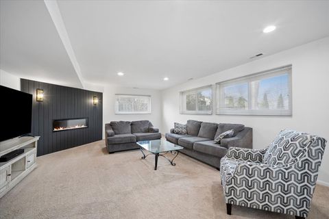 Tiny photo for 1606 W Concord Drive, Arlington Heights, IL 60004 (MLS # 12598270)