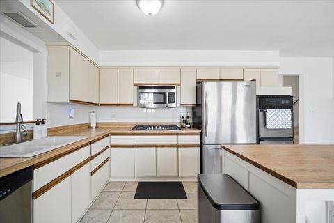 Tiny photo for 1606 W Concord Drive, Arlington Heights, IL 60004 (MLS # 12598270)