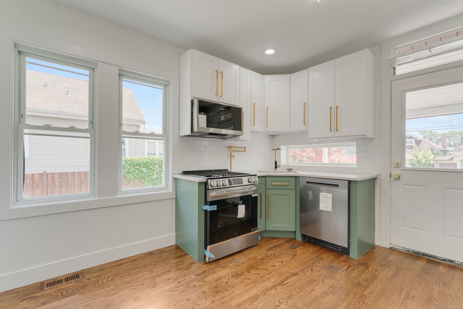 5853 W Newport Avenue