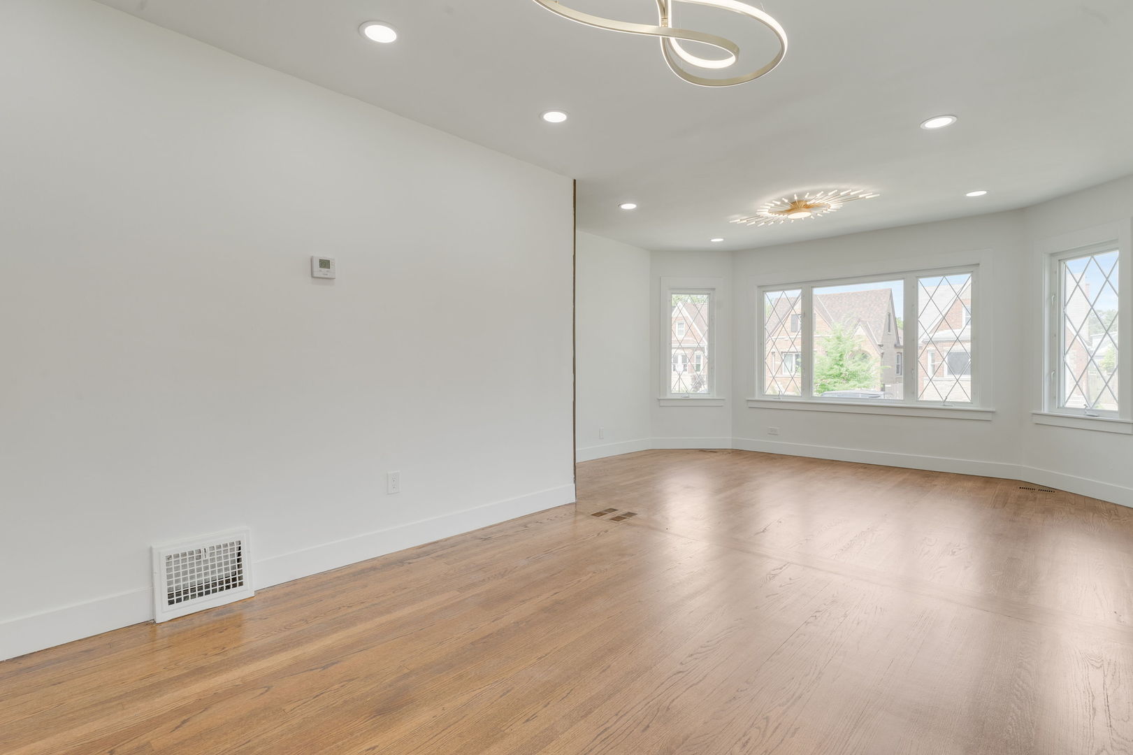 5853 W Newport Avenue