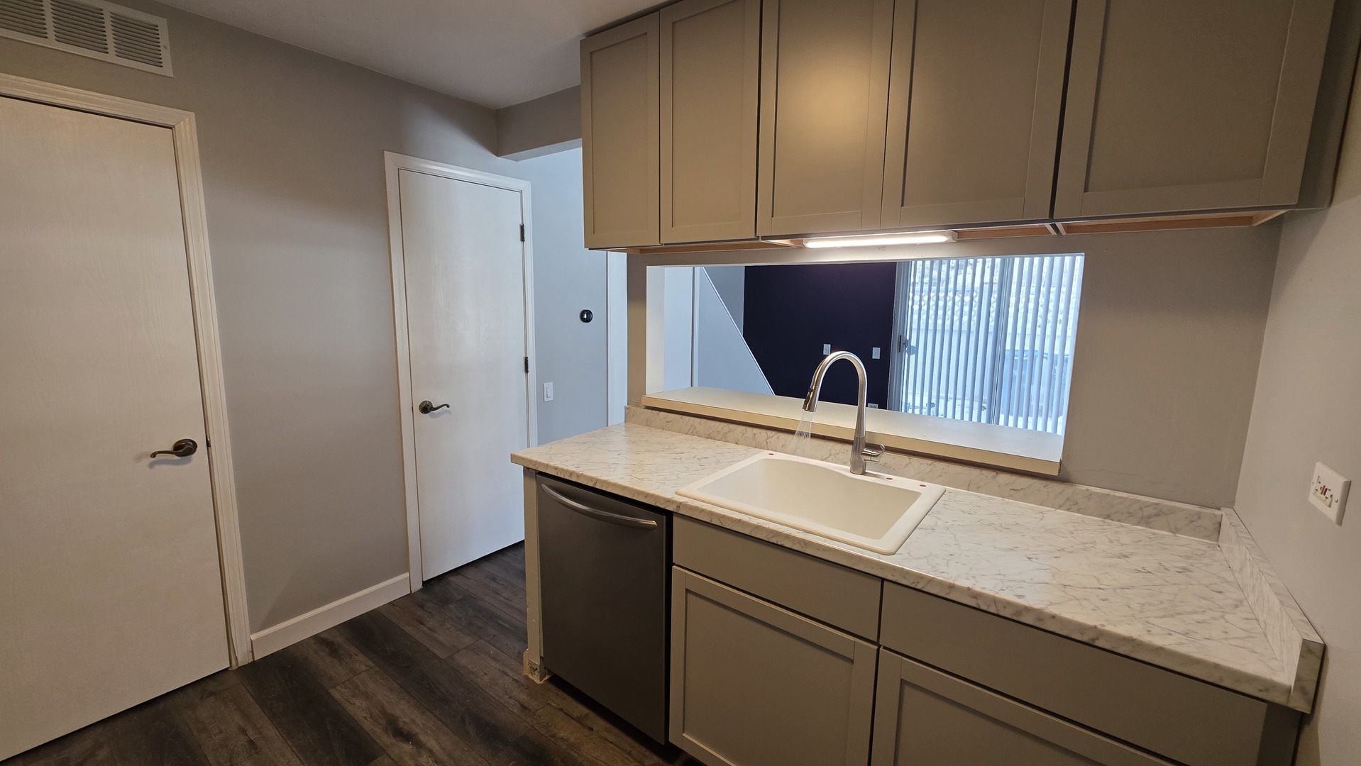 462 Thomas Paine Court 1