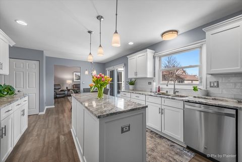 Tiny photo for Algonquin, IL 60102 (MLS # 12614350)