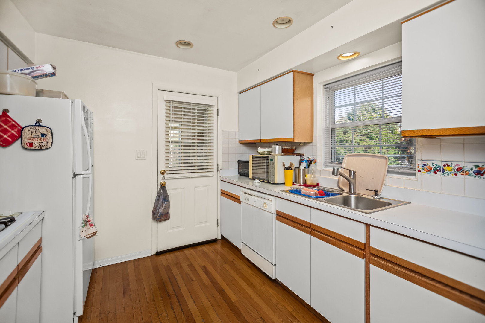 Skokie, Illinois 60077, United States, 6 Bedrooms Bedrooms, ,5 BathroomsBathrooms,Residential,Active,224989