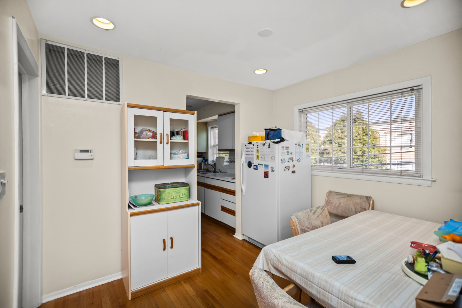 Skokie, Illinois 60077, United States, 6 Bedrooms Bedrooms, ,5 BathroomsBathrooms,Residential,Active,224989