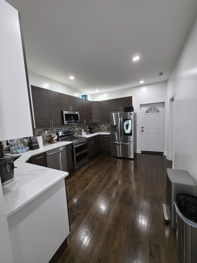 3251 W Evergreen Avenue