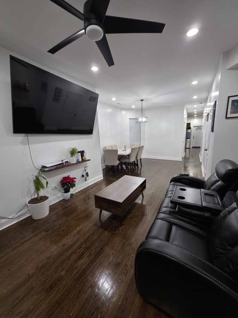 3251 W Evergreen Avenue