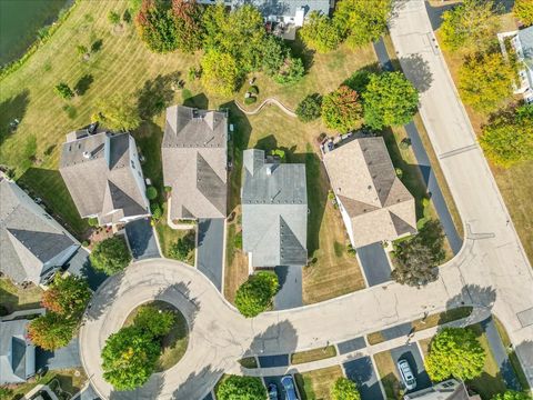Tiny photo for 16012 Carillon Lakes Court, Crest Hill, IL 60403 (MLS # 12484957)