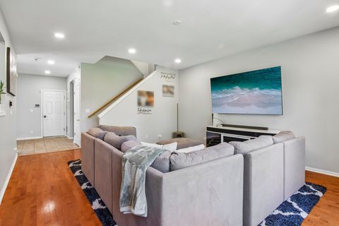 Tiny photo for 916 KINGS CANYON Drive, Streamwood, IL 60107 (MLS # 12652144)