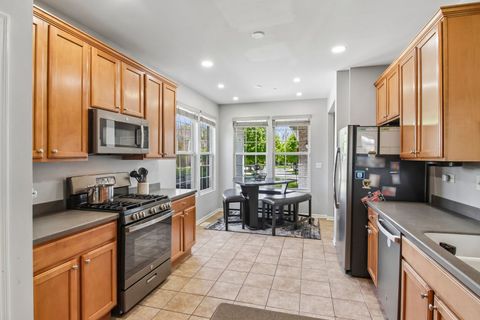Tiny photo for 916 KINGS CANYON Drive, Streamwood, IL 60107 (MLS # 12652144)
