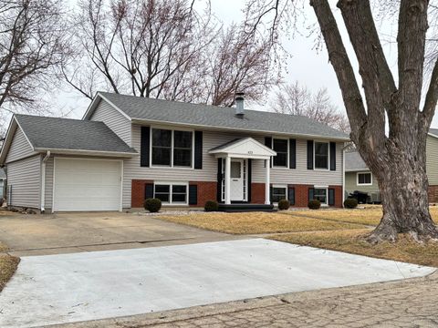 623 Colonial Drive DeKalb IL 60115