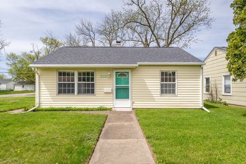 Photo of 2330 39th Street, Rock Island, IL 61201 (MLS # 12629143)