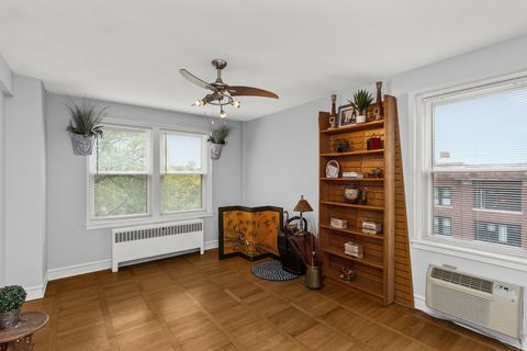 Tiny photo for 1585 Ridge Avenue #404, Evanston, IL 60201 (MLS # 12492405)