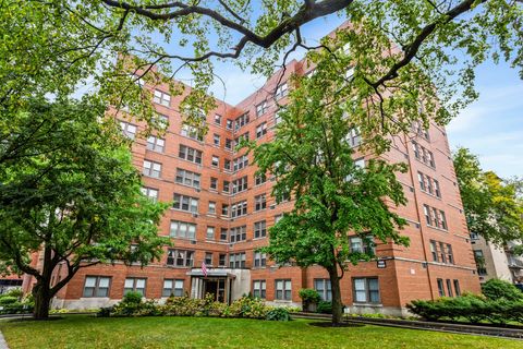 Tiny photo for 1585 Ridge Avenue #404, Evanston, IL 60201 (MLS # 12492405)