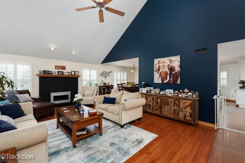 Tiny photo for 907 E Broadway Avenue, Winthrop Harbor, IL 60096 (MLS # 12574593)