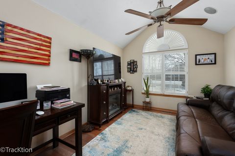 Tiny photo for 907 E Broadway Avenue, Winthrop Harbor, IL 60096 (MLS # 12574593)