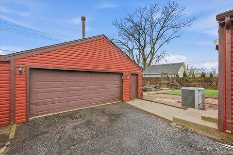 Tiny photo for 7817 W 98th Place, Hickory Hills, IL 60457 (MLS # 12611426)