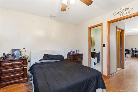 Tiny photo for 7817 W 98th Place, Hickory Hills, IL 60457 (MLS # 12611426)