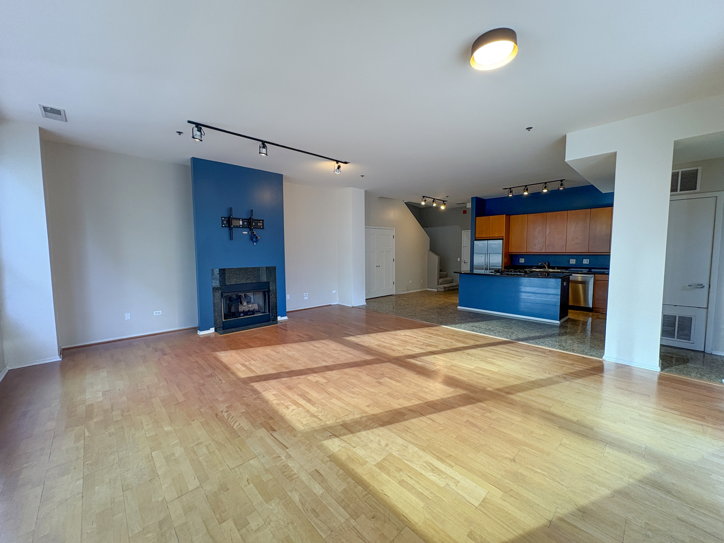 130 S Canal Street 9M