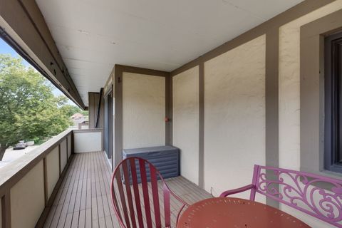 Tiny photo for 437 Cavalier Court #310, Dundee, IL 60118 (MLS # 12714018)