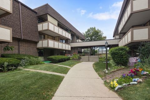 Photo of 437 Cavalier Court #310, Dundee, IL 60118 (MLS # 12714018)