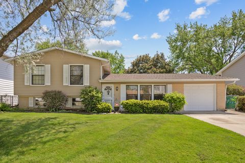 Photo of 974 Yorkshire Drive, Hanover Park, IL 60133 (MLS # 12644405)