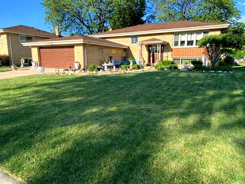 551 N PLAMONDON Drive Addison IL 60101