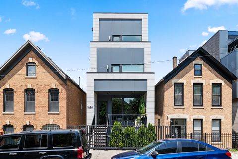 Photo of 1624 W Pierce Avenue, Chicago, IL 60622 (MLS # 12346346) Photo of 1624 W Pierce Avenue, Chicago, IL 60622 (MLS # 12346346)