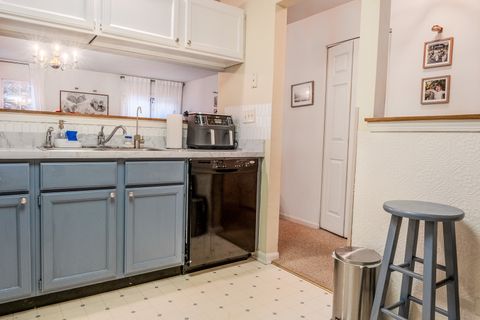 Tiny photo for 142 Kennebunk Court, Glendale Heights, IL 60139 (MLS # 12589251)