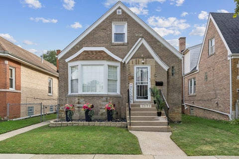 Photo of 6973 W Nelson Street, Chicago, IL 60634 (MLS # 12712399)