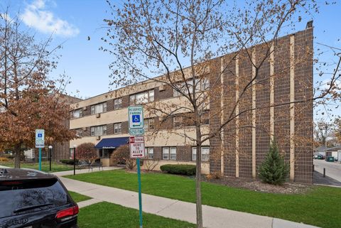 Tiny photo for 222 Washington Boulevard #101, Oak Park, IL 60302 (MLS # 12501962)