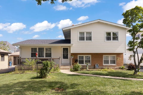 Photo of 639 N Indiana Street, Elmhurst, IL 60126 (MLS # 12769021)