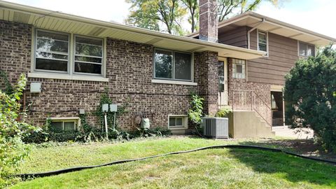 Tiny photo for 494 E Atwood Court, Elmhurst, IL 60126 (MLS # 12383051)