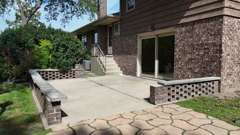 Tiny photo for 494 E Atwood Court, Elmhurst, IL 60126 (MLS # 12383051)