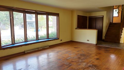Tiny photo for 494 E Atwood Court, Elmhurst, IL 60126 (MLS # 12383051)