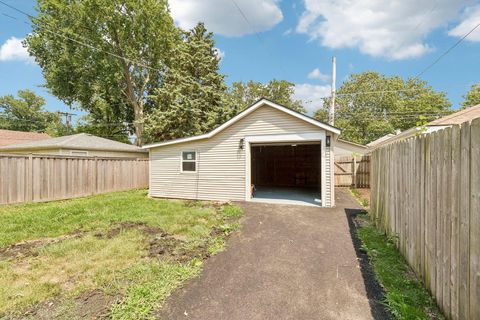Tiny photo for 4163 Eberly Avenue, Brookfield, IL 60513 (MLS # 12714281)