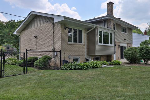 Tiny photo for 502 S Reuter Drive, Arlington Heights, IL 60005 (MLS # 12439270)