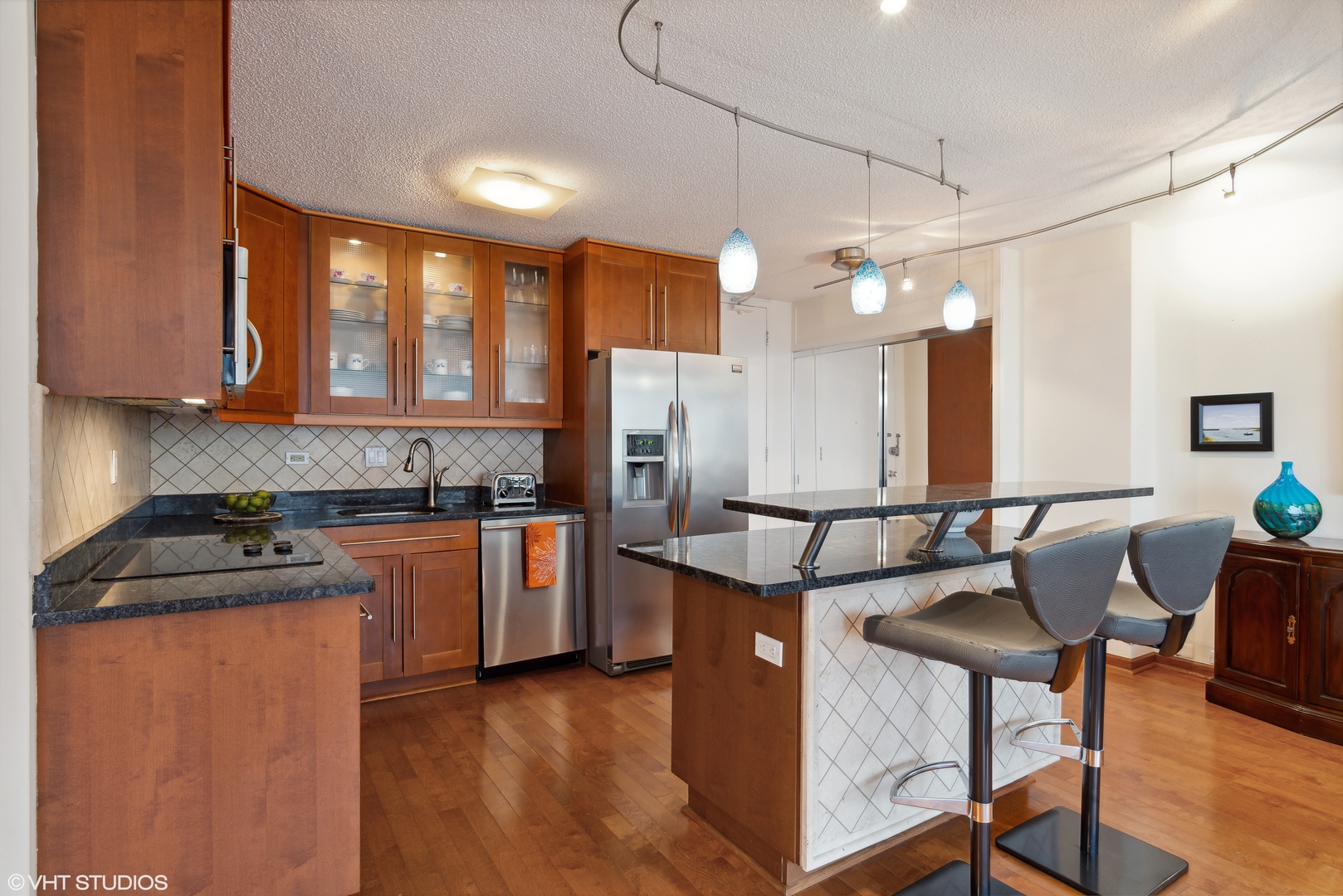 330 W Diversey Parkway 708
