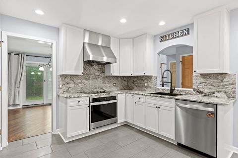 Tiny photo for 5509 Aspen Avenue #6, Downers Grove, IL 60515 (MLS # 12486187)